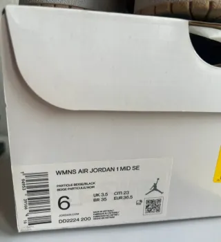 Jordan 1 Mid Mujer Beige y amarillo