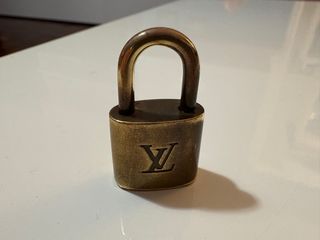 Lucchetto Louis Vuitton dorato senza chiave