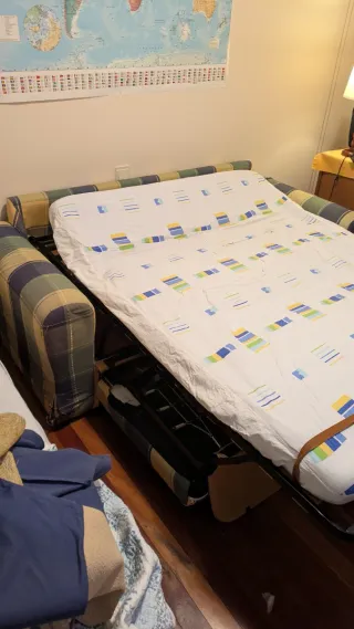 Sofá cama de tela a cuadros