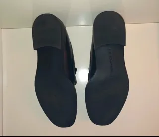 Mocasines Stradivarius negros con cadena dorada T4