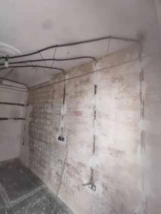 Servicios de alicatado y pintura