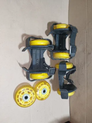 Pattini con tacco a rotelle gialle