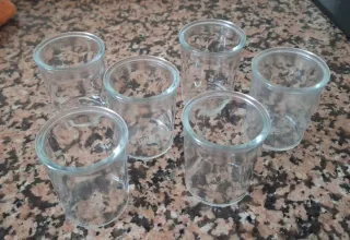 Ottieni 8 piccoli bicchieri di vetro