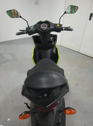 Scooter Eléctrico Negro y Verde