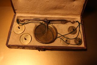 Vecchia bilancia per monete
