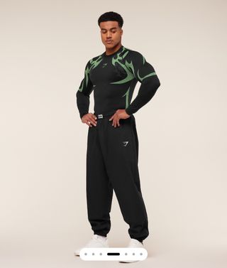 Camiseta Gymshark Negra y Verde Talla S