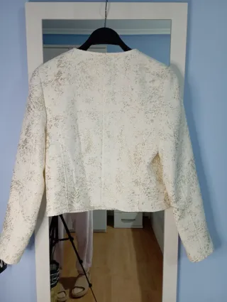 Chaqueta Zara Texturizada Dorada