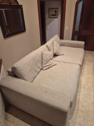 Sofá grande beige de tela