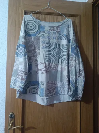 Blusa con lentejuelas en hombro Talla Única