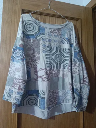 Blusa con lentejuelas en hombro Talla Única