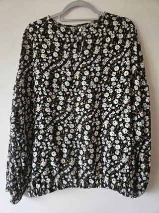 Blusa negra estampado flores Primark Talla 46