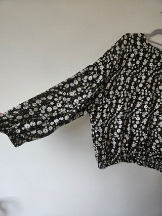 Blusa negra estampado flores Primark Talla 46