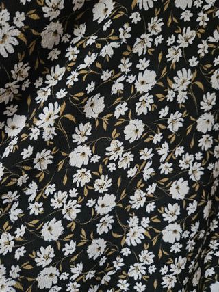 Blusa negra estampado flores Primark Talla 46