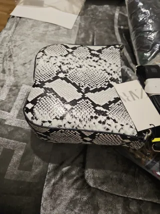 Bolso Zara efecto piel serpiente,con botones imant
