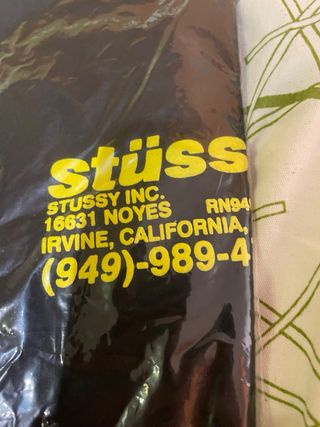 Camiseta Stüssy NUEVA ,Negra y Amarilla, Talla M