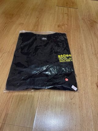 Camiseta Stüssy NUEVA ,Negra y Amarilla, Talla M
