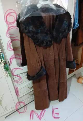 Cappotto in pelle scamosciata con pelliccia,tg50