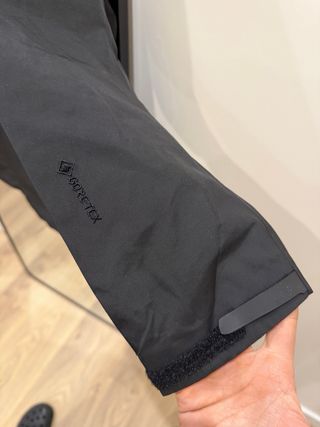 Chaqueta Cortavientos Arc'teryx Negra