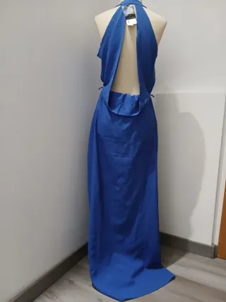 Vestido largo azul con pedrería