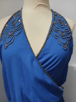 Vestido largo azul con pedrería