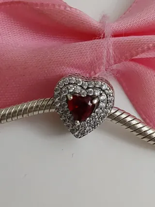 Charm Corazón Plata S925 con Circonitas Rojas