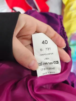 Vestido de fiesta satinado morado con volumen