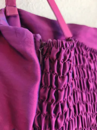 Vestido de fiesta satinado morado con volumen