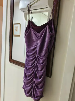Vestido lencero morado brillante