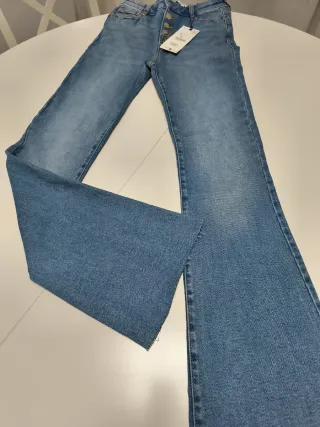 Vaqueros Zara Talla 36 Botones