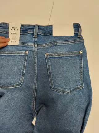Vaqueros Zara Talla 36 Botones