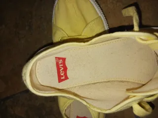 Zapatillas Levis Mujer Amarillas