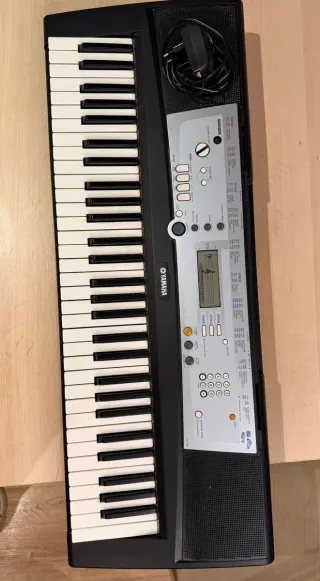 Teclado Yamaha YPT-200