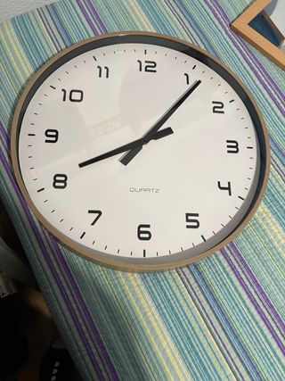 Reloj de pared moderno