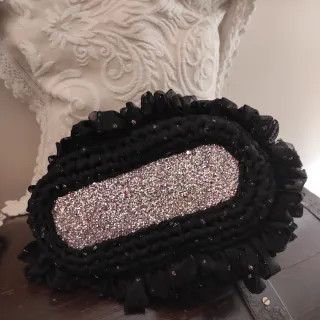 Borsetta elegante nera con catena.