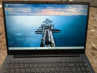 Portátil Toshiba sin uso con Windows 11