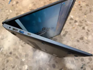 Portátil Toshiba sin uso con Windows 11