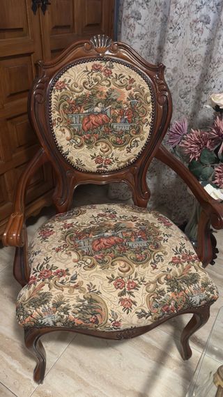 Tresillo Isabelino y mesa de regalo