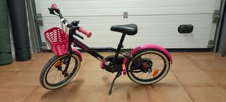 Bicicleta infantil Btwin rosa y negra