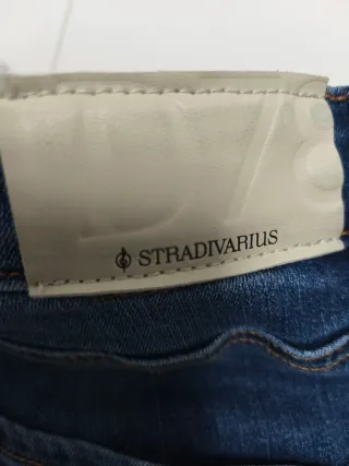 Vaqueros Stradivarius flare cropped D78