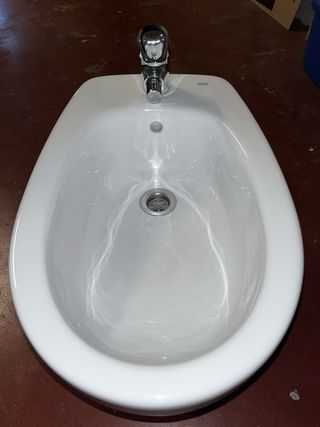 Bidé Blanco Cerámica marca ROCA VICTORIA