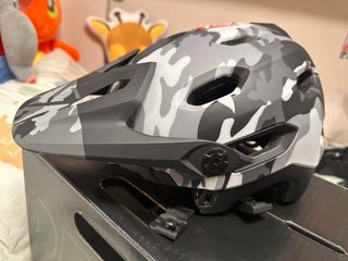 Casco Bell Super DH MIPS Camuflaje Negro
