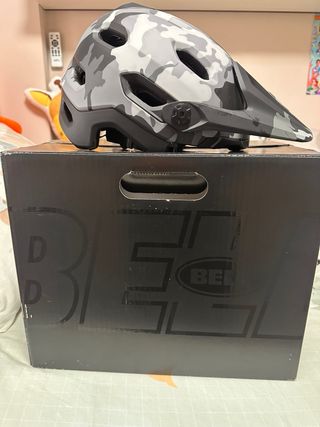 Casco Bell Super DH MIPS Camuflaje Negro