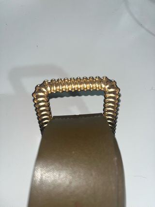 Cinturón ancho hebilla dorada grande