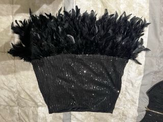 Conjunto lentejuelas negro con plumas