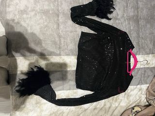 Conjunto lentejuelas negro con plumas