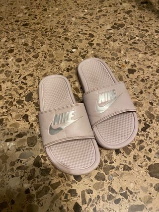 Chanclas Nike rosas