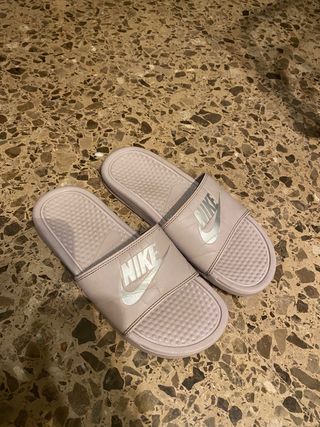 Chanclas Nike rosas