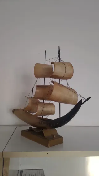 Vascello artigianale in corno trialbero