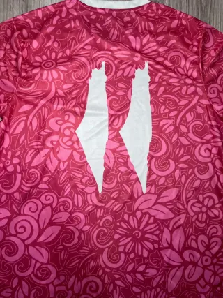 Camiseta Palestina floral rosa