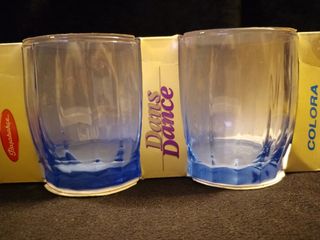 Set di tre nuovi bicchieri blu